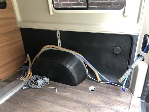 .. Rechts ausgeräumt